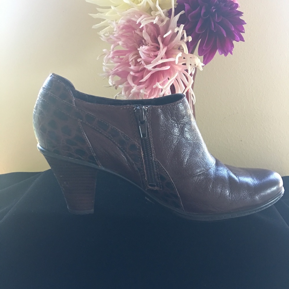 👞Clark’s brown leather shoes - size 9M